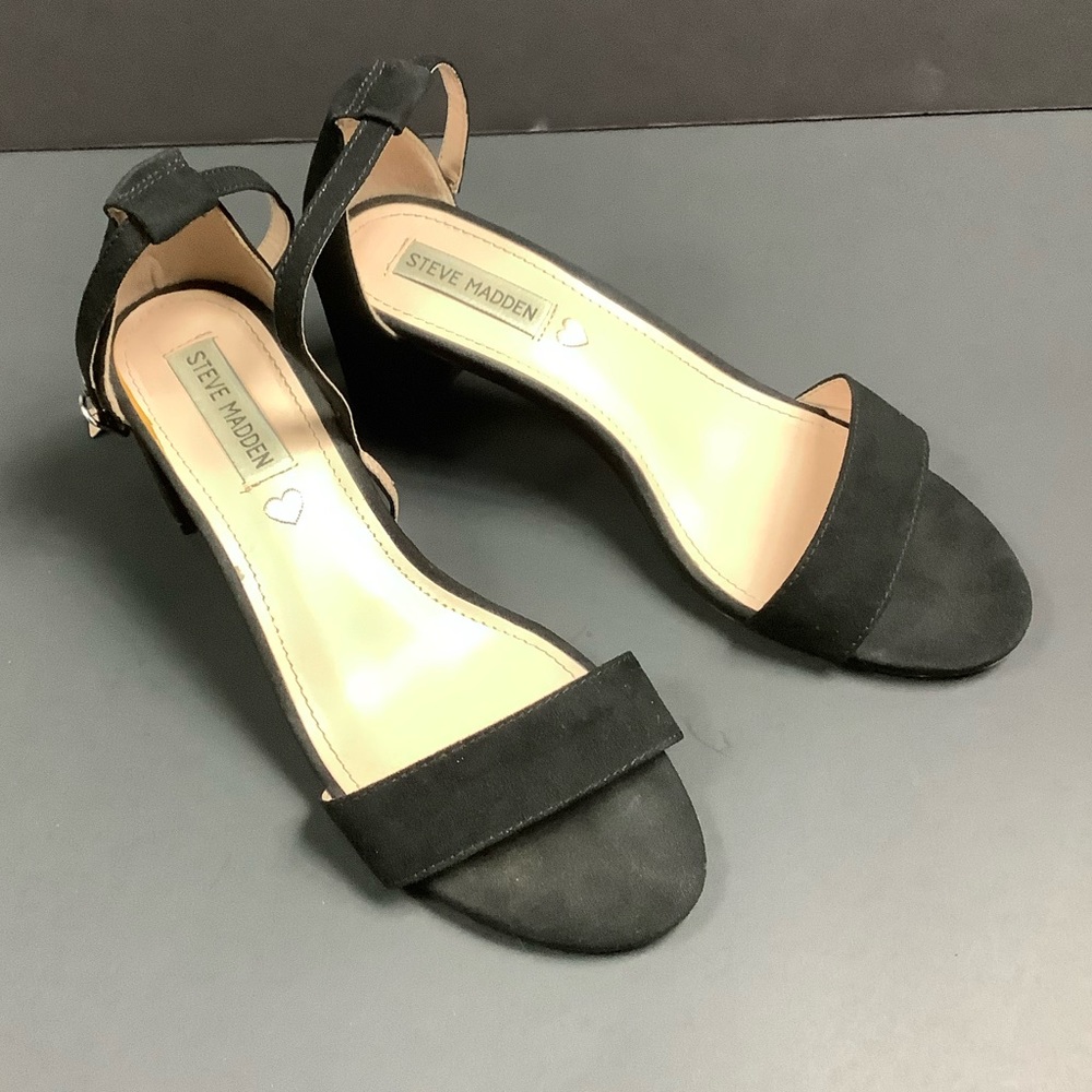 Steven Madden Carsson Heel Black Sandels Size: 6